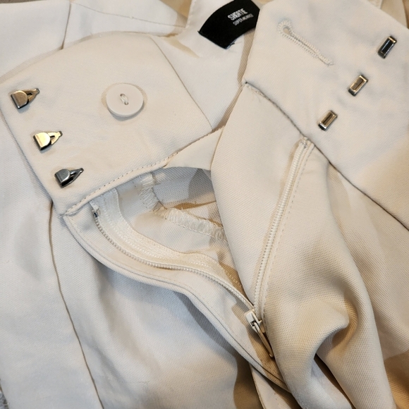 Express tan super high rise shortie shorts Size 6 - Picture 6 of 16